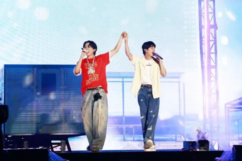 Personel BTS Reuni di Konser J-Hope