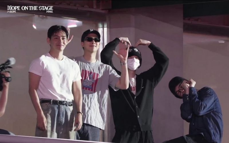 Personel BTS Reuni di Konser J-Hope