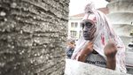 Potret Pocong Berbahasa Asing di Asia Afrika Bandung