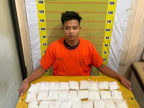Polda Sumut menangkap PMI ilegal penyelundup 7,5 kilogram sabu di perairan Asahan.
