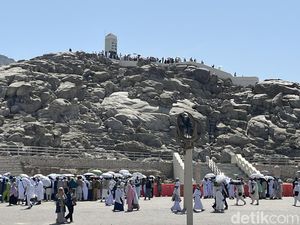 Mengenal Jabal Rahmah, Bukit Bersejarah Tempat Bertemunya Nabi Adam dan Hawa