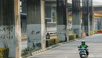 Lalu pada kepemimpinan Gubernur Fauzi Bowo pada 2011, pembangunan proyek monorel dihentikan. Pihak PT JM minta ganti biaya investasi Rp 600 miliar, tapi Foke menolak. Saat itu Pemprov DKI hanya akan membayar sesuai rekomendasi Badan Pengawasan Keuangan dan Pembangunan (BPKP).
