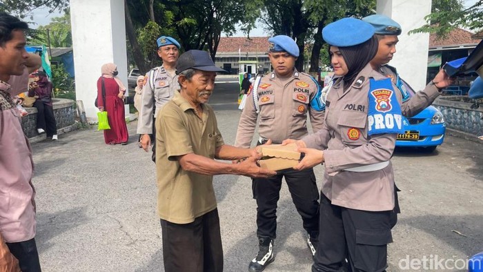 Propam Polres Pasuruan gelar baksos jelang Hari Bhayangkara