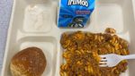 Remaja Ini Ungkap Menu Makan Siang Gratis Ala Kadarnya di Amerika