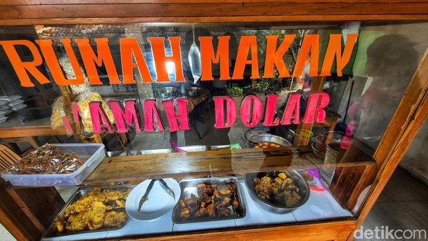 Rumah Makan Mamah Dolar.