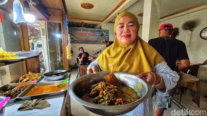 Rumah Makan Mamah Dolar.