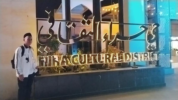 Salah satunya lewat Hira Cultural Distrik yang berisi museum, kafe hingga berbagai toko suvenir. Salah satunya lewat Hira Cultural Distrik yang berisi museum, kafe hingga berbagai toko suvenir.