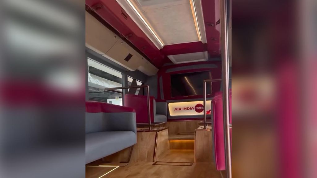 Seorang penumpang mengunggah di laman instagram pribadinya kondisi kabin kelas bisnis Air India rute Delhi–Chicago yang terlihat kotor. (Instagram/mondayswithmohan)