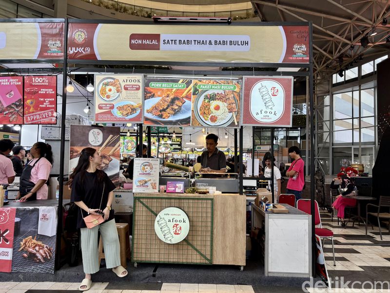 Tenant kuliner nonhalal di Festival Gebyar Kuliner