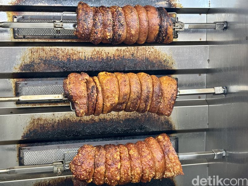 Tenant kuliner nonhalal di Festival Gebyar Kuliner