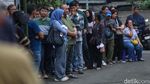 Antrean Mengular di Buaran! Warga Serbu SIM Keliling di Hari Libur
