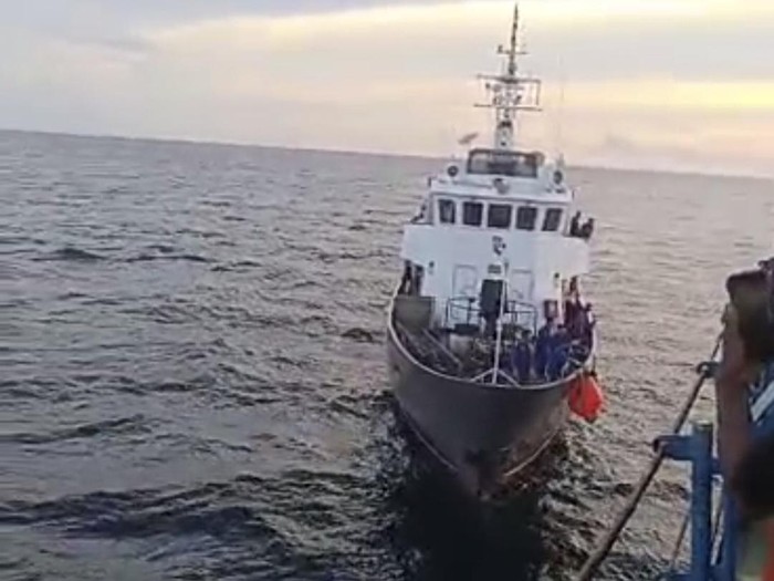 Proses pencarian korban penumpang KM Sabuk Nusantara 91 yang melompat ke laut di perairan Sumenep