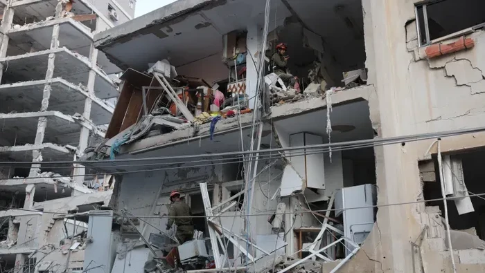 Dampak serangan Iran ke Kota Bam Yat Israel (Jack Guez/AFP)