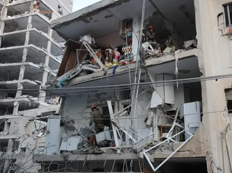Kerusakan di Kota Bat Yam Israel Usai Digempur Iran