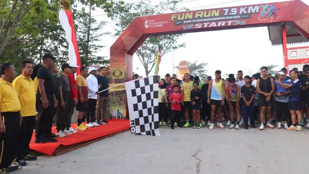 Fun Run 7,9K menyambut HUT Bhayangkara ke-79 di Polres Pelalawan