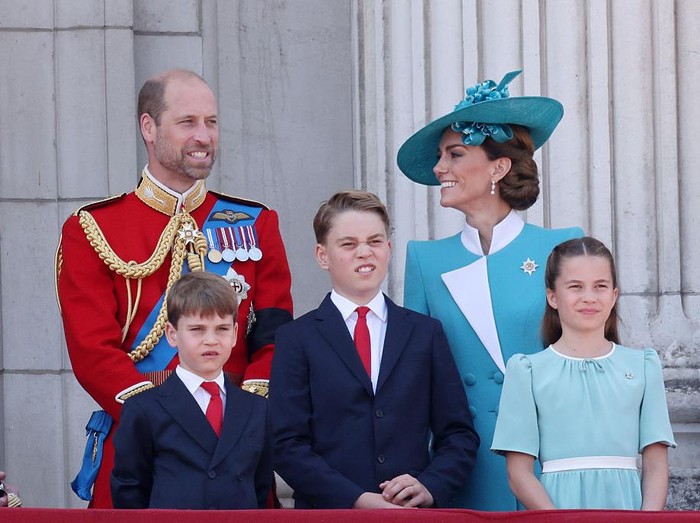 LONDON, ENGLAND - JUNE 14:  Prince Louis of Wales, Prince William, Prince of Wales, Prince George of Wales, Catherine, Princess of Wales and Princess Charlotte of Wales wave from the balcony at Buckingham Palace during Trooping The Colour 2025 on June 14, 2025 in London, England. Trooping The Colour is a ceremonial parade celebrating the official birthday of the British Monarch. The event features over 1,400 soldiers and officers, accompanied by 200 horses. More than 400 musicians from ten different bands and Corps of Drums march and while performing. (Photo by Neil Mockford/Getty Images)