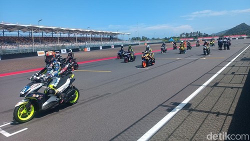 Gelaran Idemitsu bLU cRU Yamaha Sunday Race 2025 yang berlangsung sejak Jumat-Minggu (14/6/2025) di Sirkuit Mandalika, Lombok Tengah, NTB. (Edi Suryansyah/detikBali)