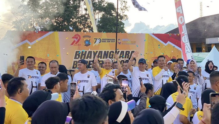 Gubernur Hidayat Arsani dan Kapolda Babel Irjen Hendro Pandowo melepas peserta Babel Run.