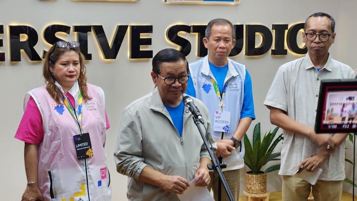 Gubernur Jakarta Pramono Anung menegaskan akan menertibkan ondel-ondel yang nekat dipakai untuk mengamen. (Adrial /detikcom)