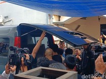 Isak Tangis Keluarga Sambut Jenazah Gusti Irwan Wibowo