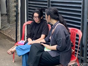 Tangis Pacar Pecah saat Jenazah Gusti Irwan Wibowo Tiba di Rumah Duka