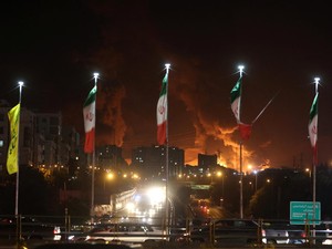 Infrastruktur Energi Iran Hancur Diserang Israel, Stabilitas Dunia Terancam!