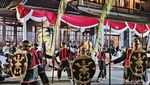 Khidmatnya Prosesi Damar Sewu Pembuka Seren Taun di Cigugur