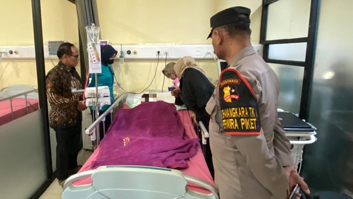 Komisioner KPAI Kawiyan saat mengunjungi MK di RS Polri