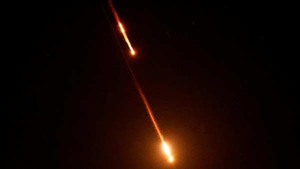 Langit Tubas Terbelah, Rudal Iran Melesat Serang Israel