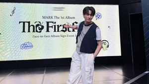 Mark datang ke Jakarta buat acara tanda tangan album pertamanya The Firstfruit. (Foto: dok. Instagram @onyourm__ark)