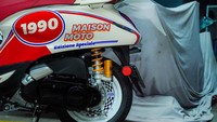 Semua tambahan grafis hingga detail finishing skutik ini menggunakan teknik airbrush karya Hydro Garage. Foto: Dok. Yamaha Indonesia Motor Manufacturing (YIMM)