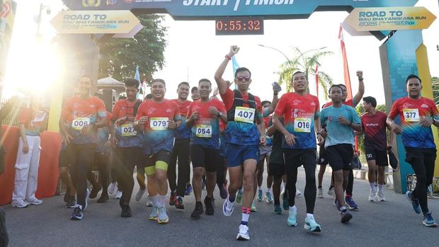 Polda Riau menggelar Fun Run 7,9 kilometer menyambut HUT Bhanyangkara ke-79.
