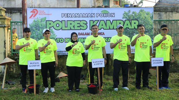 Polres jajaran Polda Riau serentak menggelar Fun Run 7,9K dalam rangka menyambut Hari Bhayangkara ke-79.