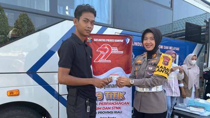 Polres Kampar menggelar bakti sosial hingga pelayanan SIM