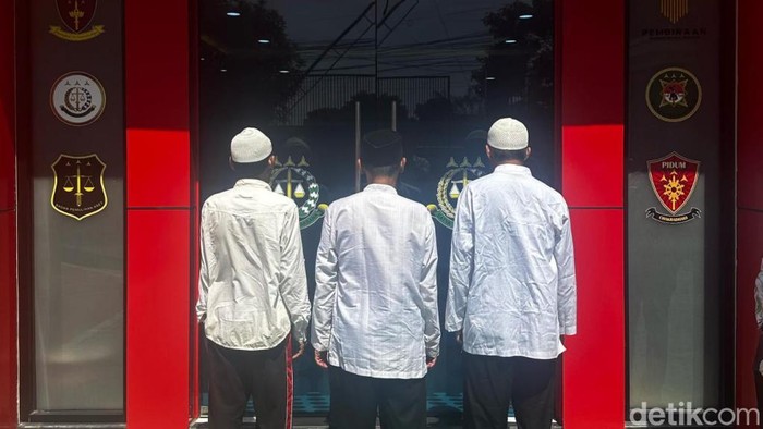 Polres Pasuruan Kota menangkap 3 preman yang memalak investor di PT PIER