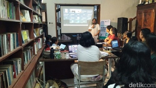 Rapat persiapan Singaraja Literary Festival (SLF) 2025 yang akan digelar selama tiga hari dari 25-27 Juli 2025. (Foto: Made Wijaya Kusuma/detikBali)