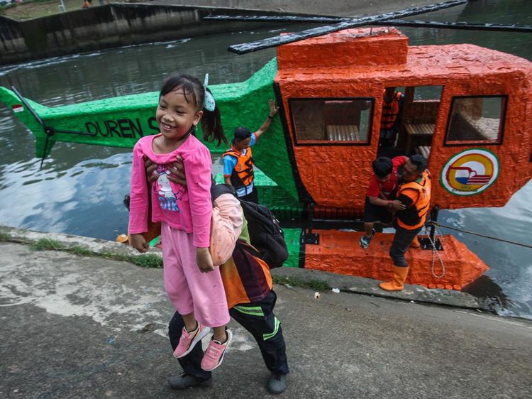 Serunya Akhir Pekan! Anak-Anak Naik Helikopter Air di BKT
