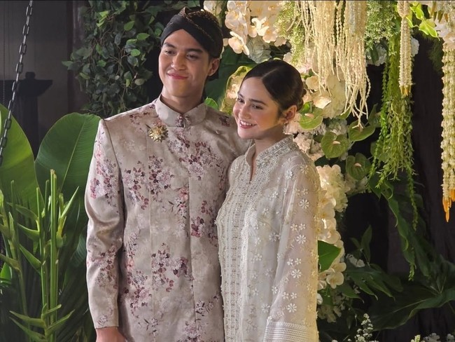 Untuk menjaga keseimbangan look, Syifa hanya mengenakan anting kecil sebagai aksen, memberi kesan elegan yang understated. Foto: Instagram/@syifahadju