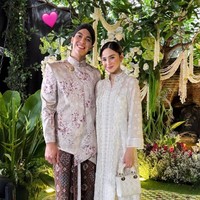 Syifa melengkapi penampilannya dengan tas tangan klasik berwarna putih dari Dior—Lady Dior Mini Bag—yang memberi kesan mewah namun tetap subtle. Foto: Instagram/@syifahadju