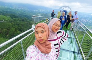 Menapaki Keajaiban Transparansi di Atas Langit