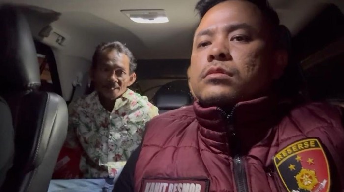 Uray Abadi digiring ke Polres Singkawang.