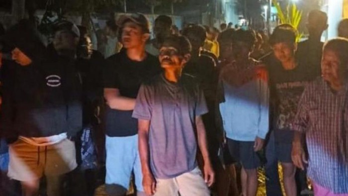 Uray Abadi saat ikut mencari keberadaan balita Rafa saat dinyatakan hilang.