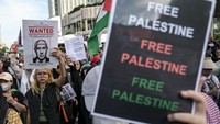 Dengan membawa pesan damai, warga Jakarta menyatukan suara bersama dunia: menolak penjajahan, mendukung kemerdekaan, dan memperjuangkan kemanusiaan untuk Gaza. ANTARA FOTO/Fauzan