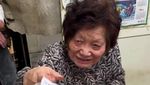 Salut! Nenek 83 Tahun Masih Gesit Kelola Toko Roti Sejak 1970