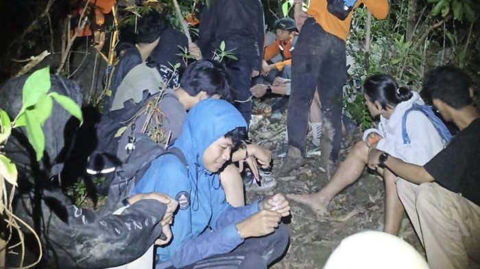 20 pendaki dievakuasi di Gunung Nepo.