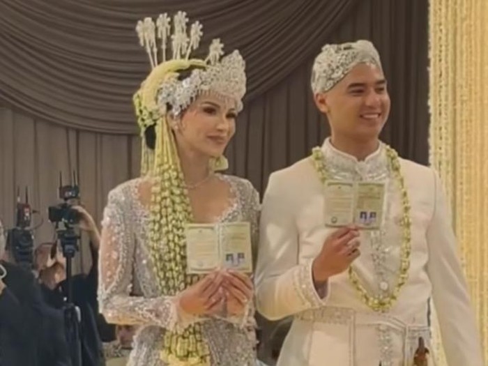Al Ghazali Pernikahan Al Ghazali dan Alyssa Daguise.