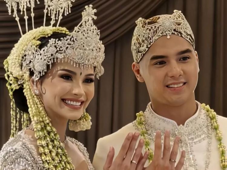Pose Pertama Al Ghazali dan Alyssa Daguise Setelah Menikah