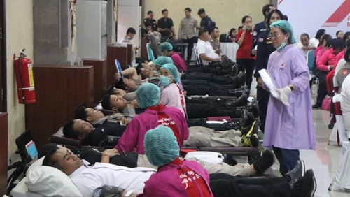 Bakti kesehatan donor darah di di gedung Presisi Polda Bali, Senin (16/6/2025). Donor darah ini itu dilakukan untuk menyambut Hari Bhayangkara ke-79 2025. (Dok. Polda Bali)