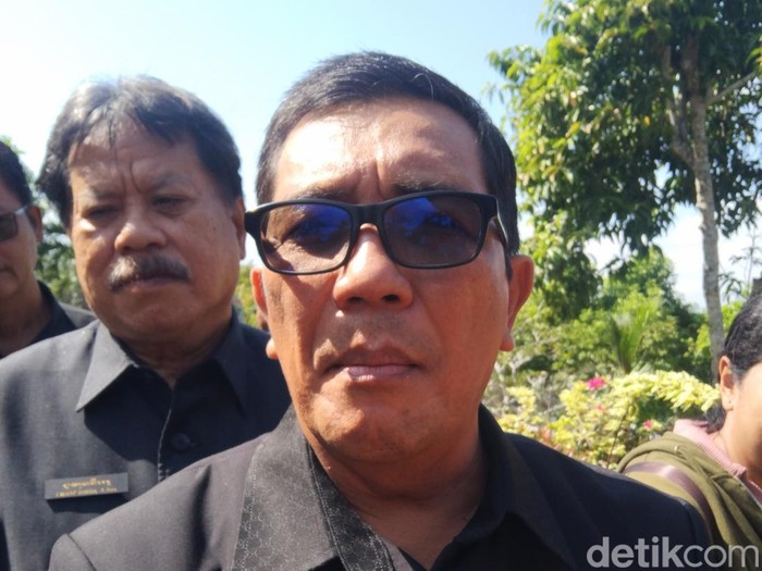 Bupati Tabanan sesuai mengikuti Sidang Paripurna ke-10 Masa Persidangan II Tahun Sidang 2025 di Gedung DPRD Tabanan, Senin (16/6/2025). (Krisna Pradipta)