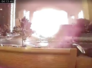 Video Detik-detik Rudal Iran Hantam Apartemen di Petah Tikva Israel